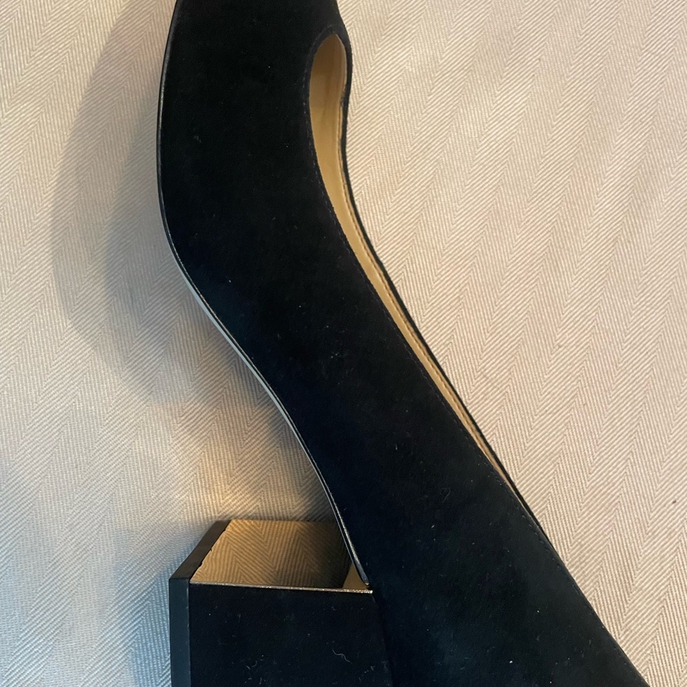 Like new Talbots 8.5 suede heels